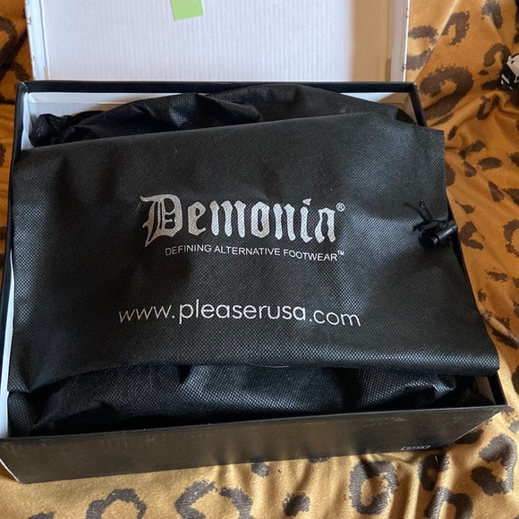 Demonia White Sprite Platform Mary Janes. Brand new in box. - Picture 4 of 7